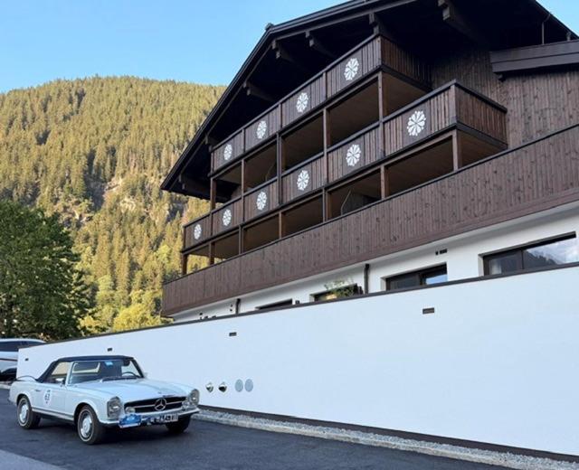 an old car parked in front of a building at Aparthotel Saladina in Gaschurn