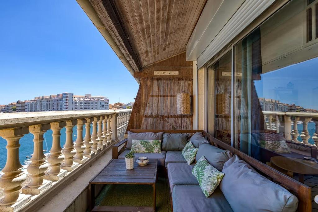 T3 avec TERRASSE avec VUE EXCEPTIONNELLE sur les QUAIS de SETE