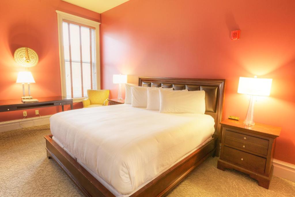 Montvale Hotel - 