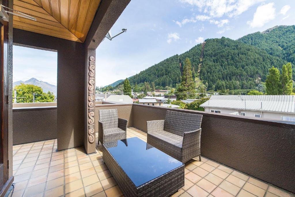 Nespecifikovaný výhled na hory nebo výhled na hory při pohledu z hostelu