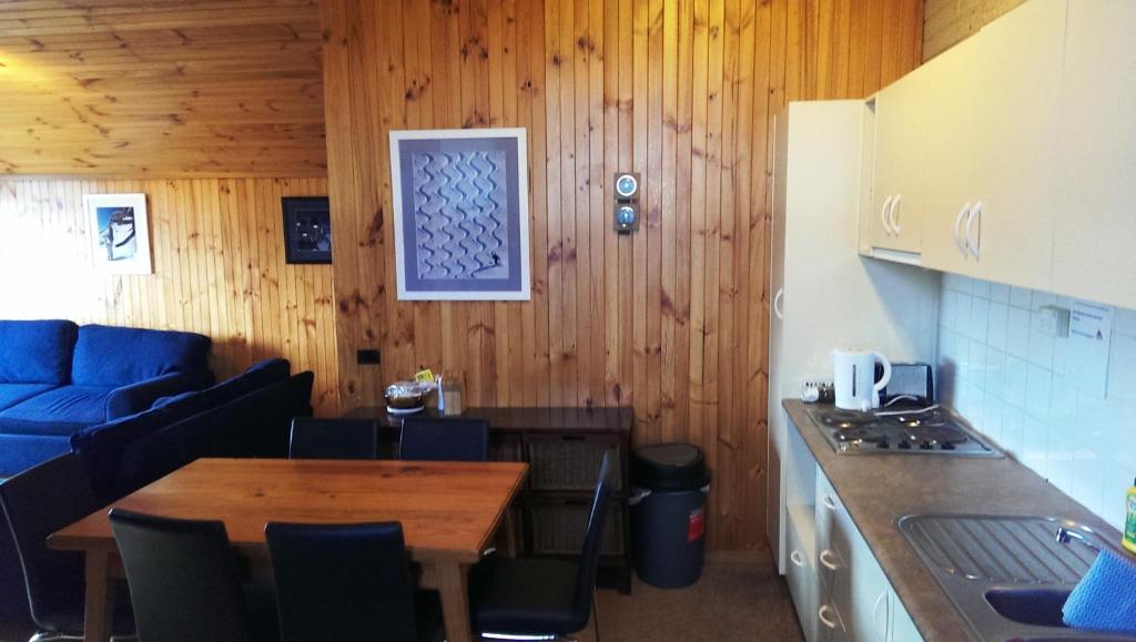 Кухня или мини-кухня в Alpine Retreat Mt Buller
