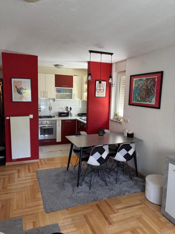 Apartman West - private parking place
