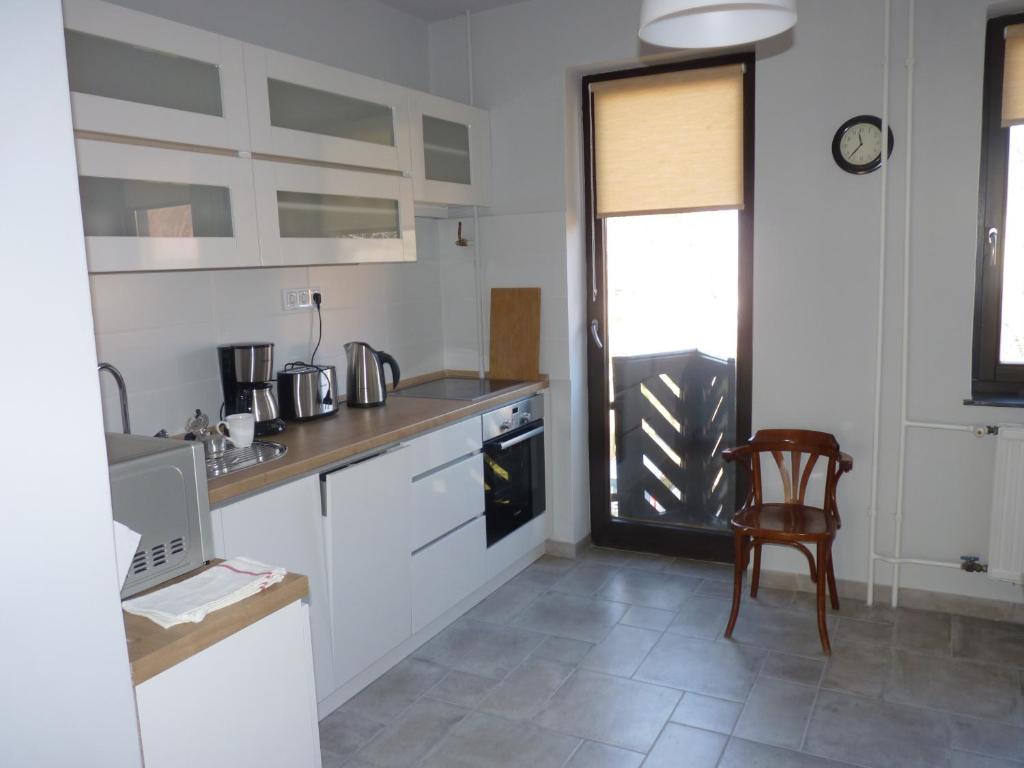 Kuchyňa alebo kuchynka v ubytovaní Balokány apartman