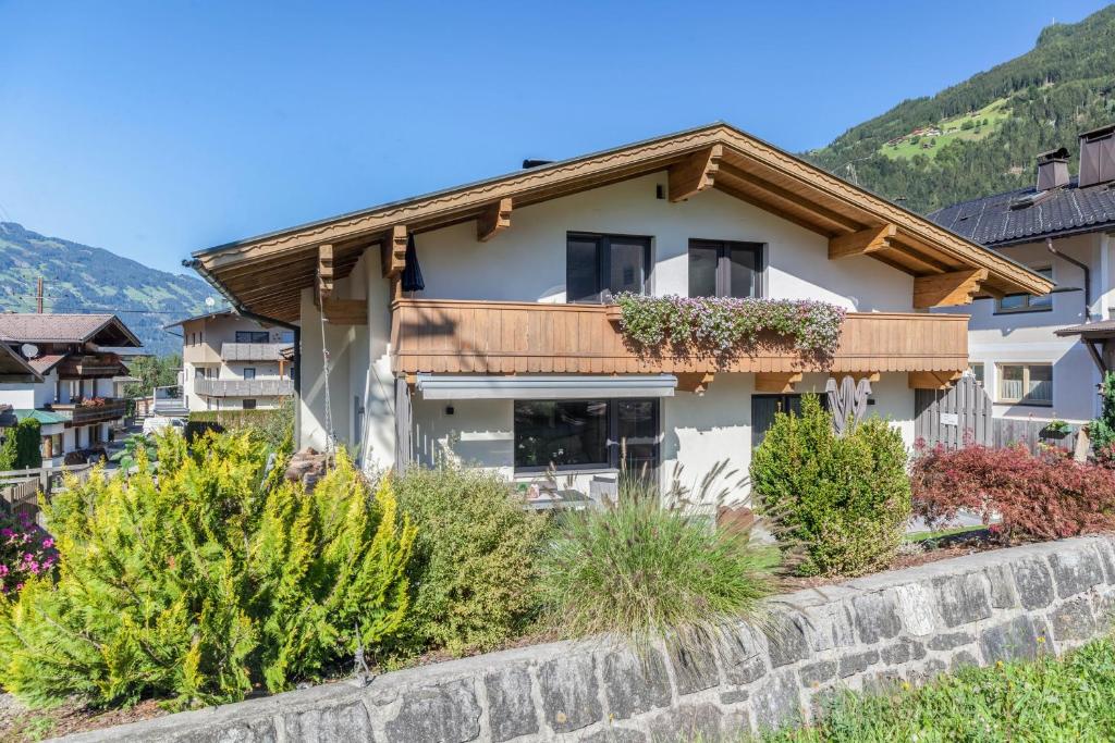 a house in the mountains with plants at Ferienwohnung Sylvia in Ramsau im Zillertal
