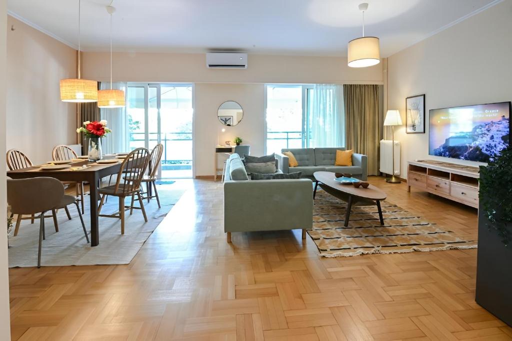 Spacious apartment next to the National Garden