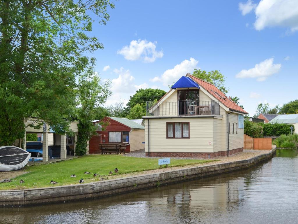 a house on the side of a river at Solace - Ukc2122 in Stalham
