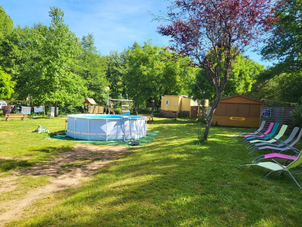 a group of chairs in a yard with a tent at L'alternatif in Huriel