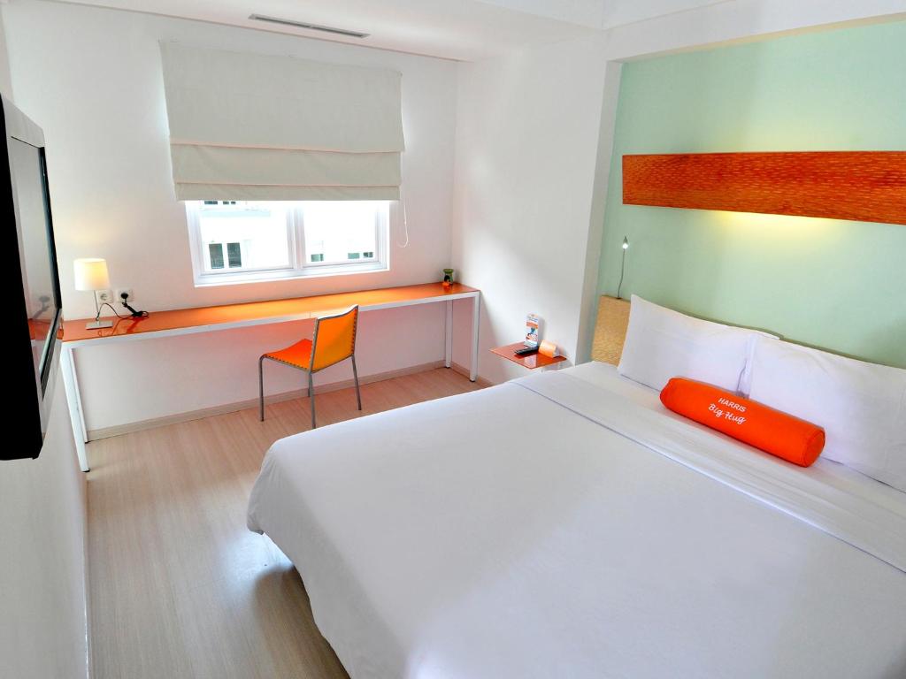 Postel nebo postele na pokoji v ubytování HARRIS Hotel & Residences Riverview Kuta, Bali