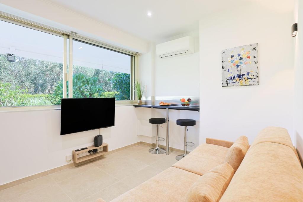 Upstays Cosy Studio 15m2 with pool and quiet