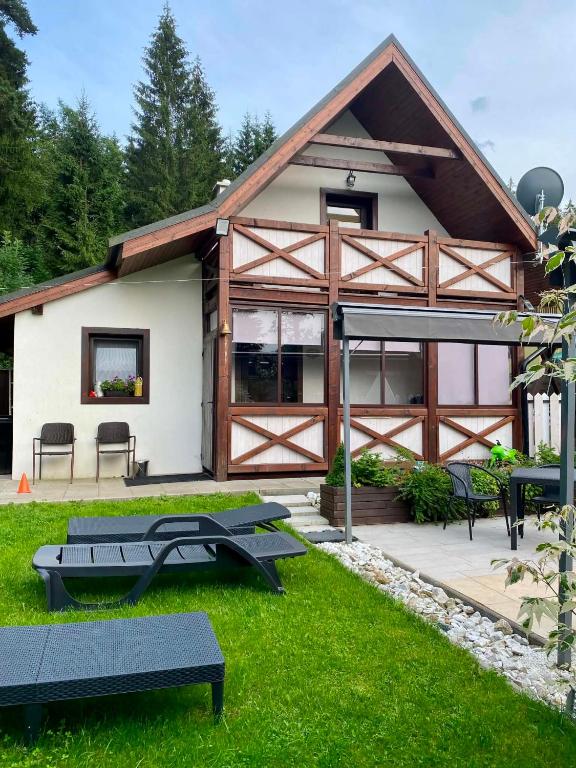 a house with a picnic table in front of it at Sidka & Adam in Liptovský Ján
