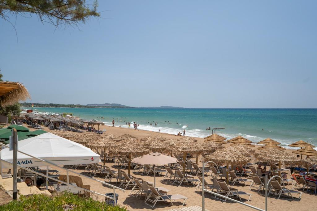 a beach with chairs and umbrellas and the ocean at A casa d'Irene in Amalias