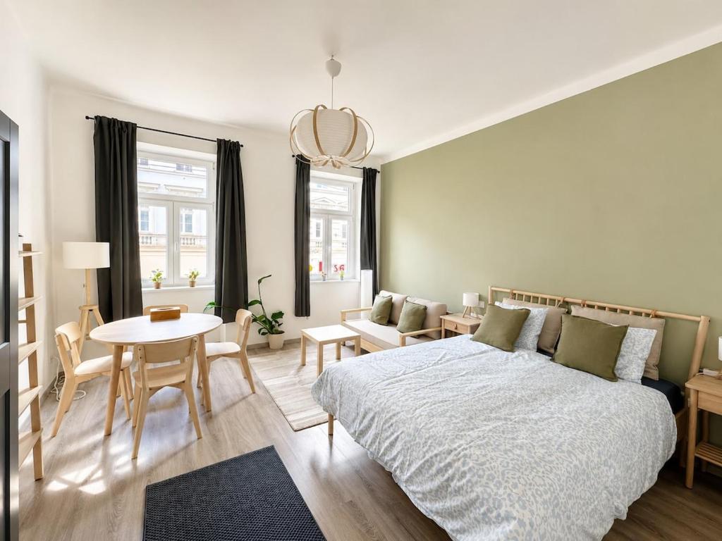 NEW! Fully furnished studio in Center