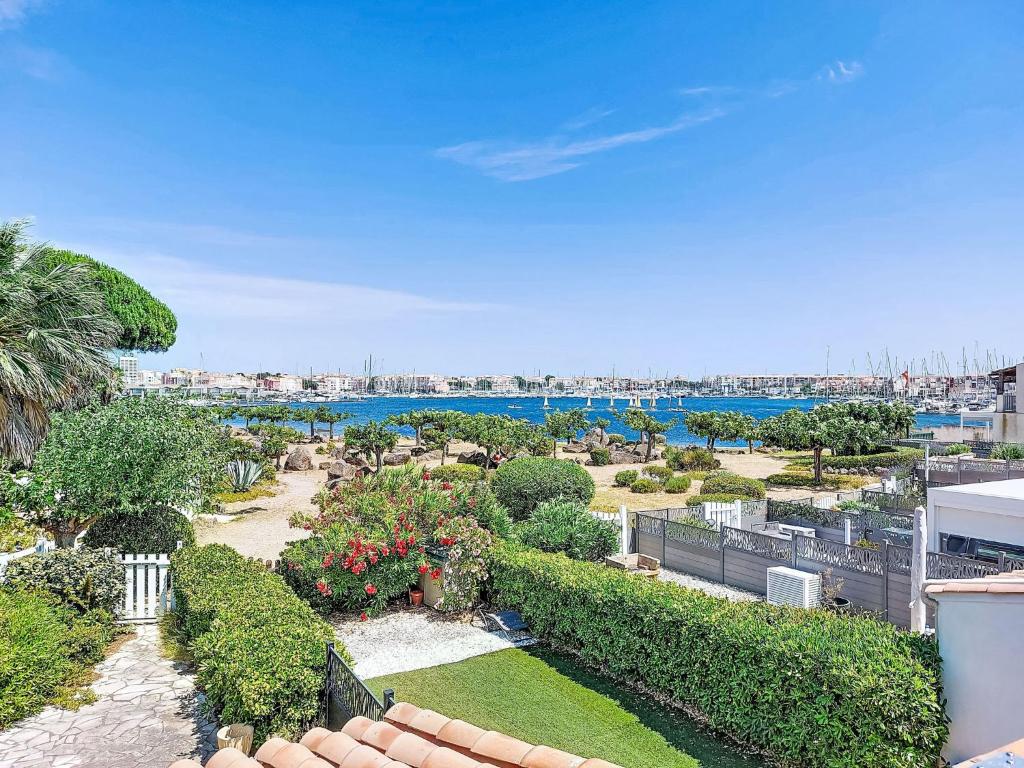 Apartment L'île des Marinas by Interhome
