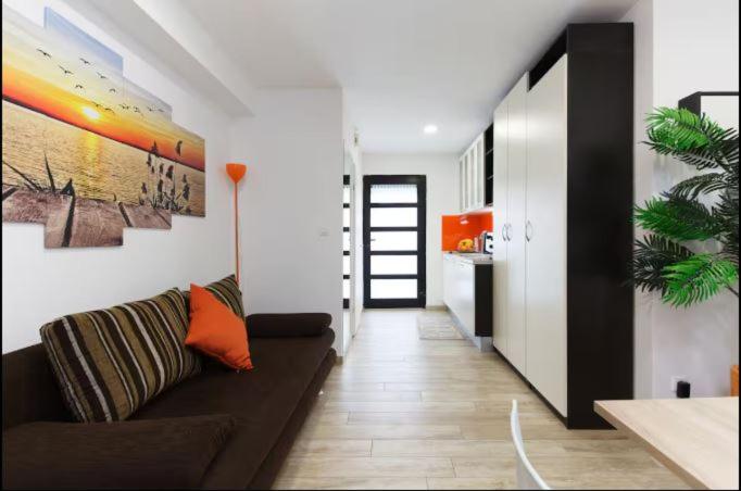 Trendy&Sunny App-Balcony, Great Location, Telework