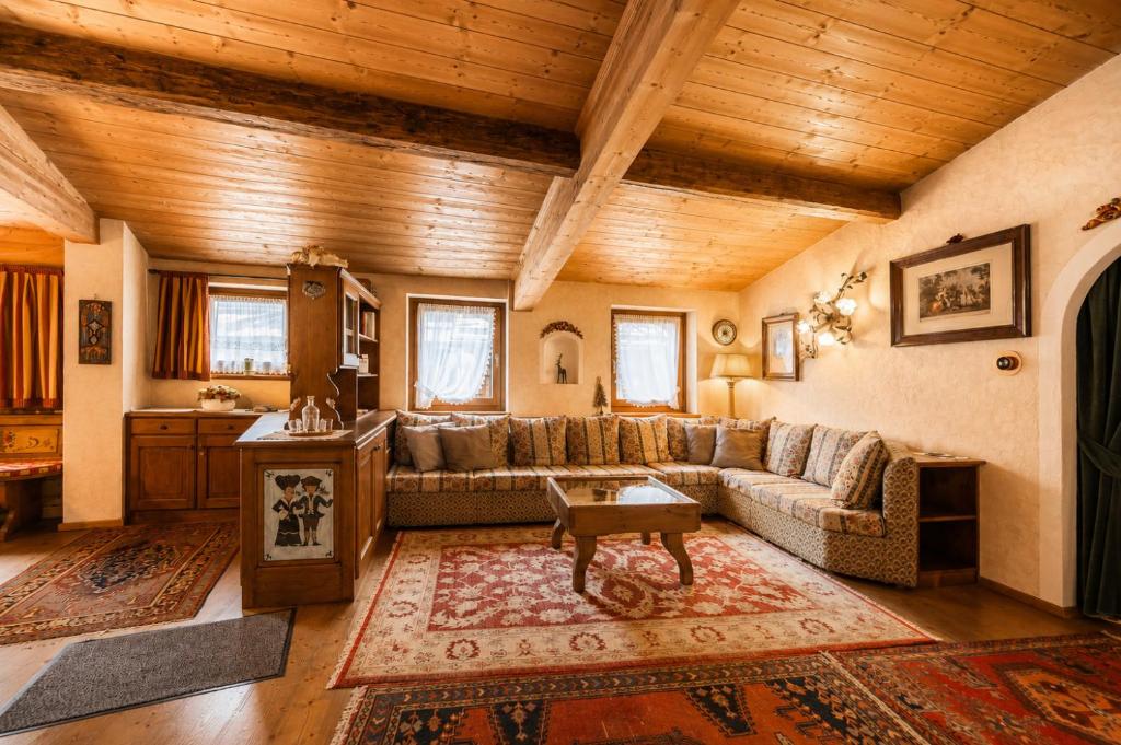 a living room with a couch and a table at Cesa Linda by AMA Val di Fassa in Campitello di Fassa