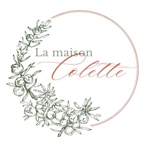a wreath of flowers in a circle with the words la mariage at La Maison Colette - B&B in Issigeac