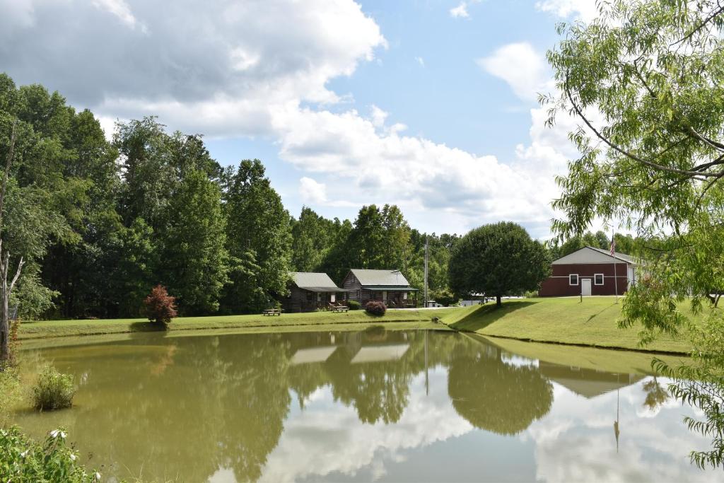 Gallery image of Laurel Lake Cabins in Corbin