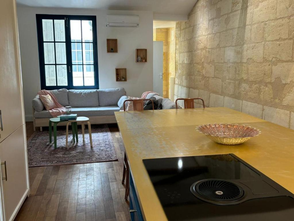 Grand appartement climatisé en plein centre de Bordeaux Place Fernand Lafargue