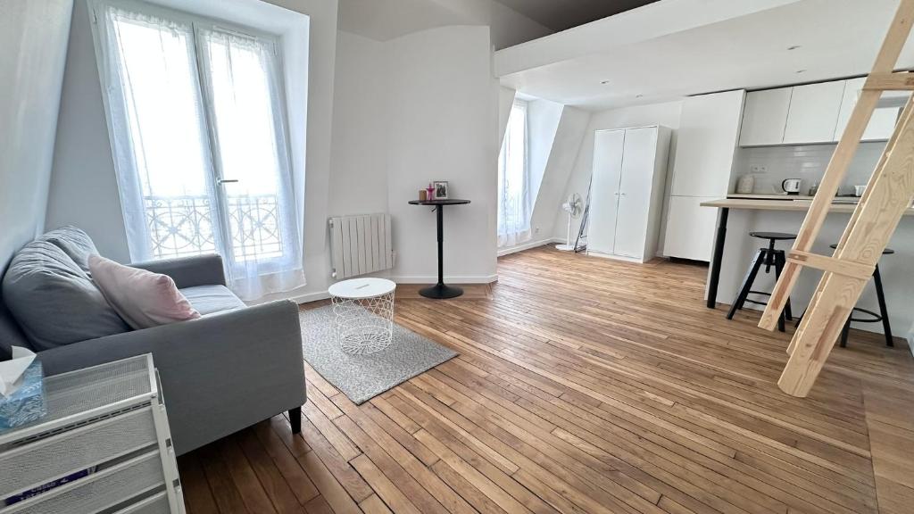 Quiet loft studio with rooftop view