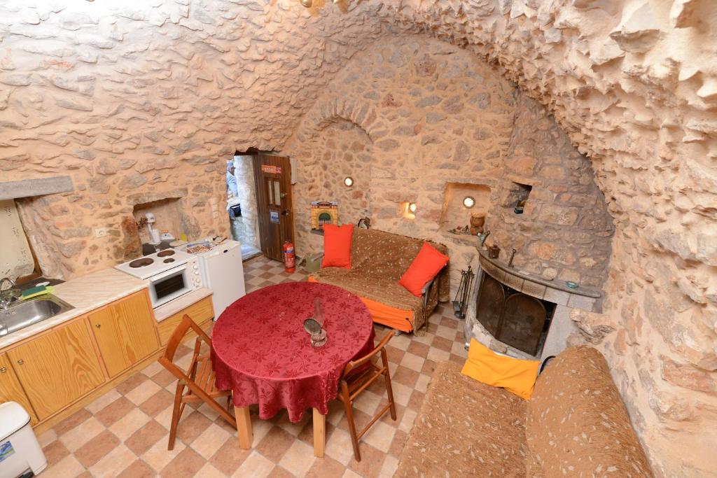 Dapur atau dapur kecil di Stoneapartments, Γ ΚΩΣΤΑΛΟΣ ΚΑΙ ΣΙΑ ΟΕ