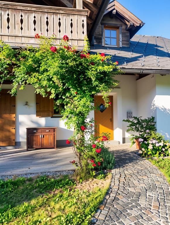 a house with flowers in front of it at Forthuber Landhaus - Self Check-in möglich in Feldkirchen bei Mattighofen