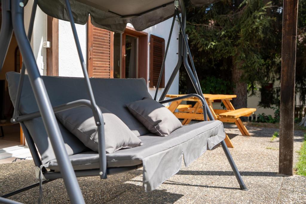 Alpenwohnung in Laax mit Garten, Bergblick & Parkplatz