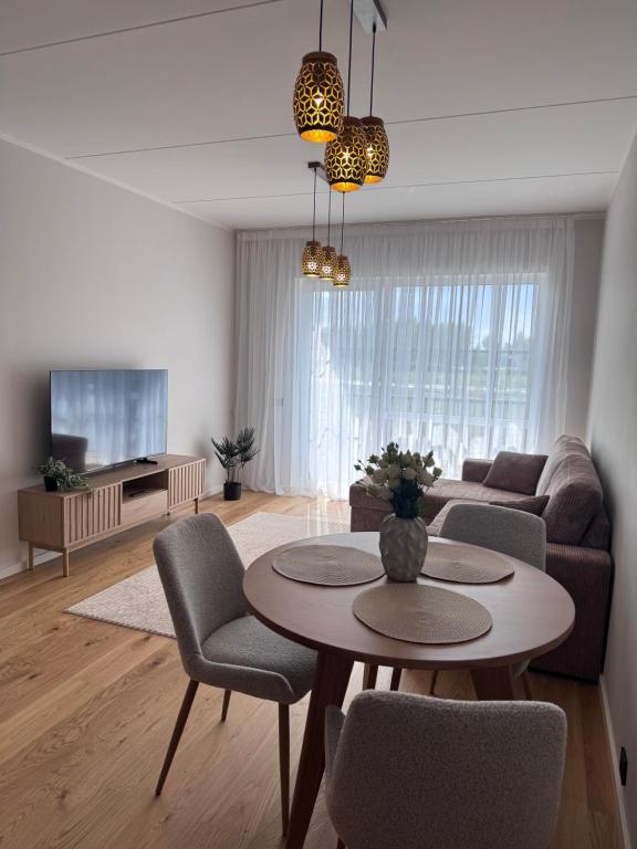 a living room with a table and a couch at Kukerpuu Kinnisvara in Raadi