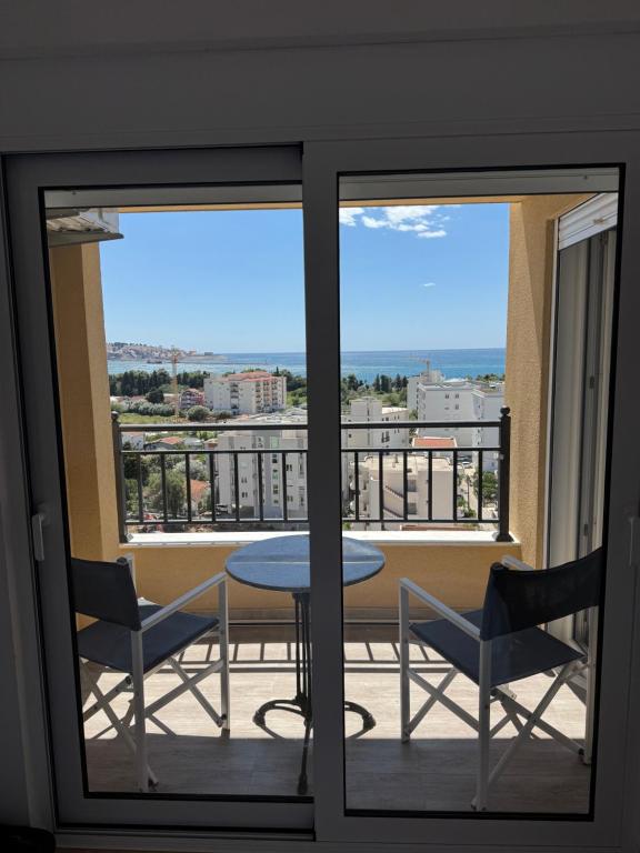 a view of a balcony with a table and chairs at Apartman Raba in Šušanj
