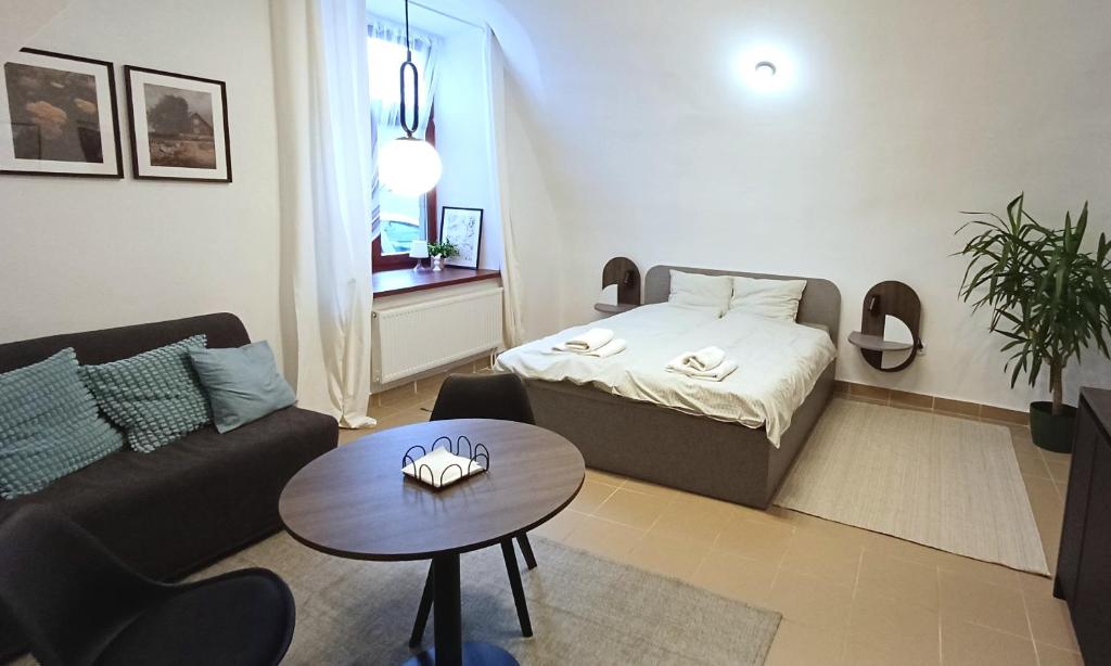 a living room with a couch and a bed and a table at #RYNEK stare miasto MKVADRAT in Lublin