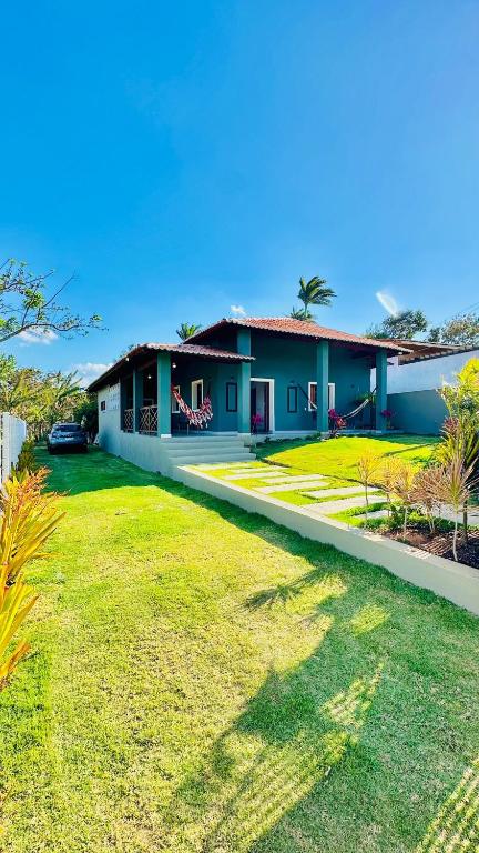 a house with a lawn in front of it at Recanto nas Montanhas em Mulungu in Mulungu