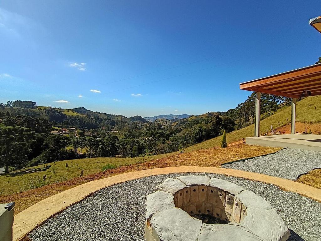 a fire pit on the side of a hill at Sakura da Mantiqueira in Paraisópolis