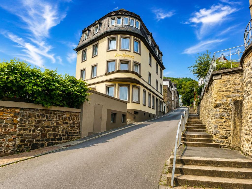 an empty street in front of a building at Zum Rheinberg City Studio in Braubach