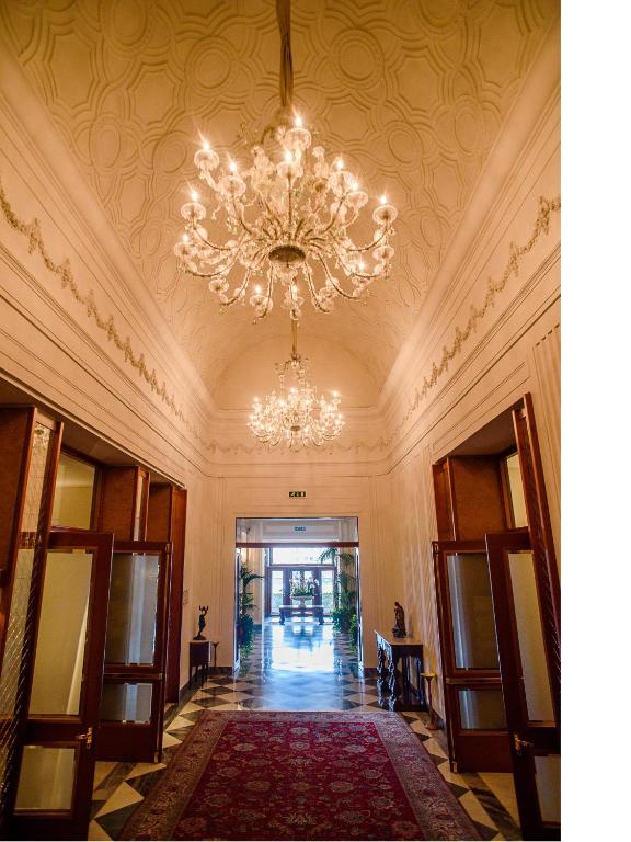 Foto dalla galleria di Grand Hotel Vesuvio a Napoli