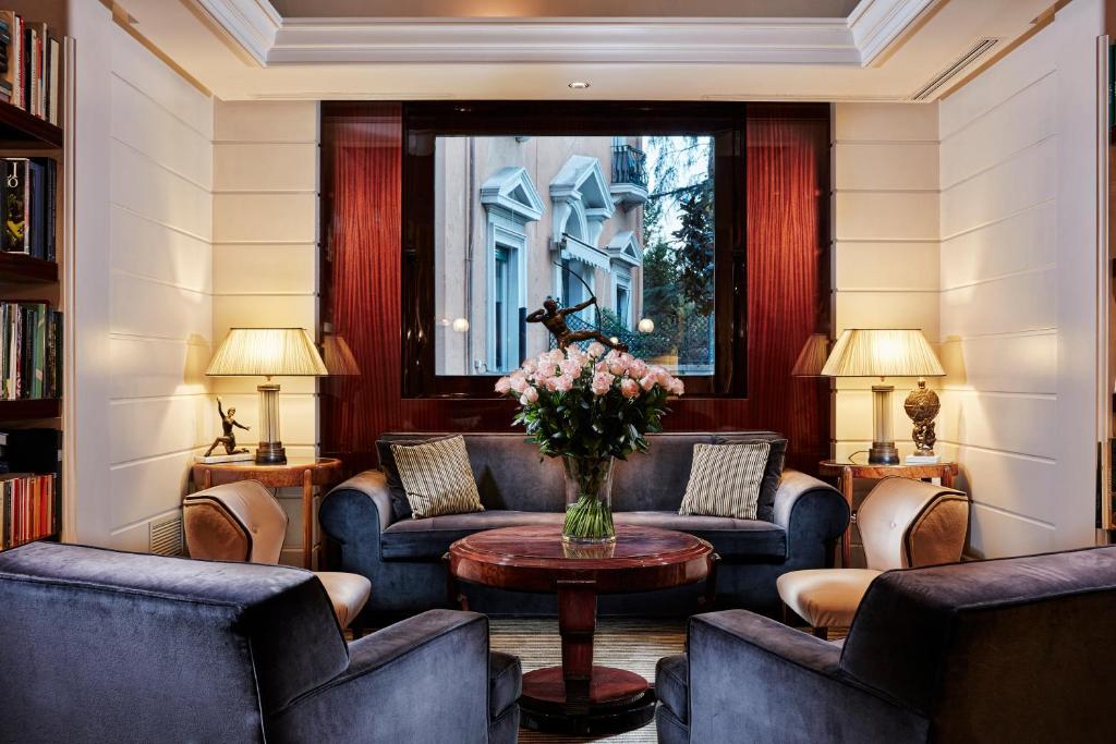 Posezení v ubytování Hotel Lord Byron - Small Luxury Hotels of the World