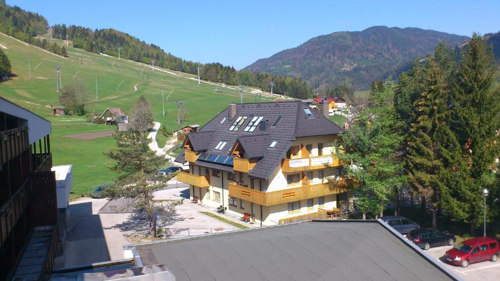 Nespecifikovaný výhled na hory nebo výhled na hory při pohledu z apartmánu