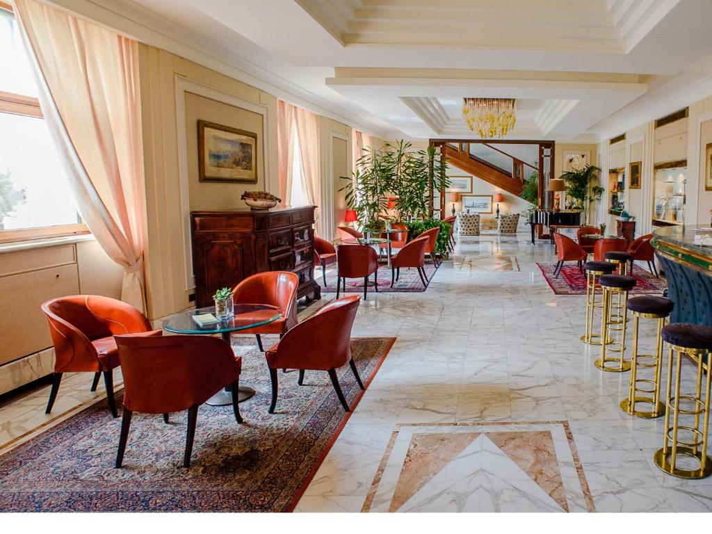 Area soggiorno di Grand Hotel Vesuvio