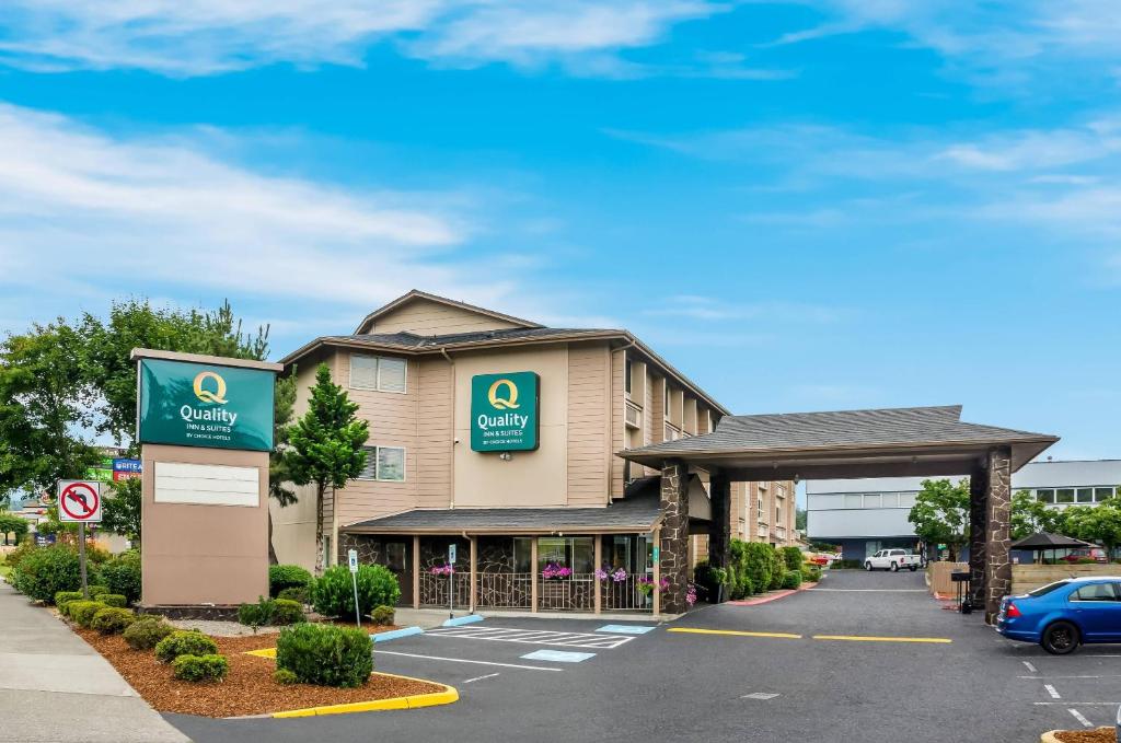 a rendering of a hotel with a parking lot at Quality Inn & Suites Silverdale Bangor-Keyport in Silverdale