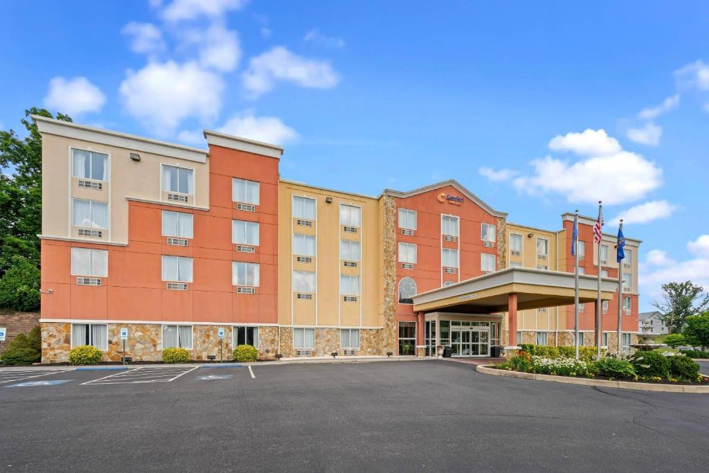 an empty parking lot in front of a building at Comfort Suites Near Gettysburg Battlefield Visitor Center in Gettysburg