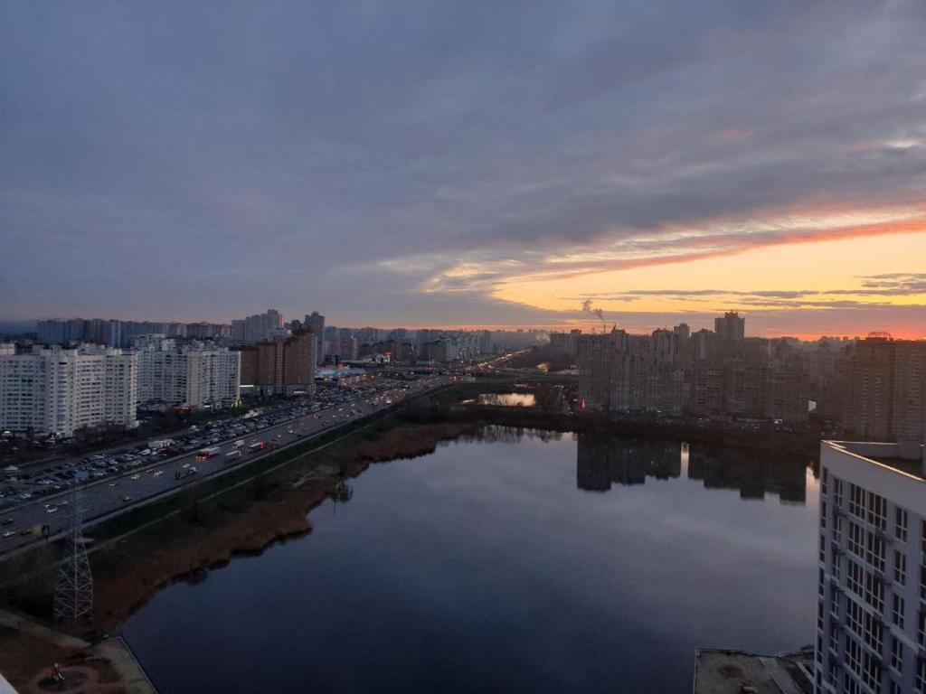 a view of a city with a river and buildings at Супер Видові апартаменти метро Позняки Харківська in Kyiv