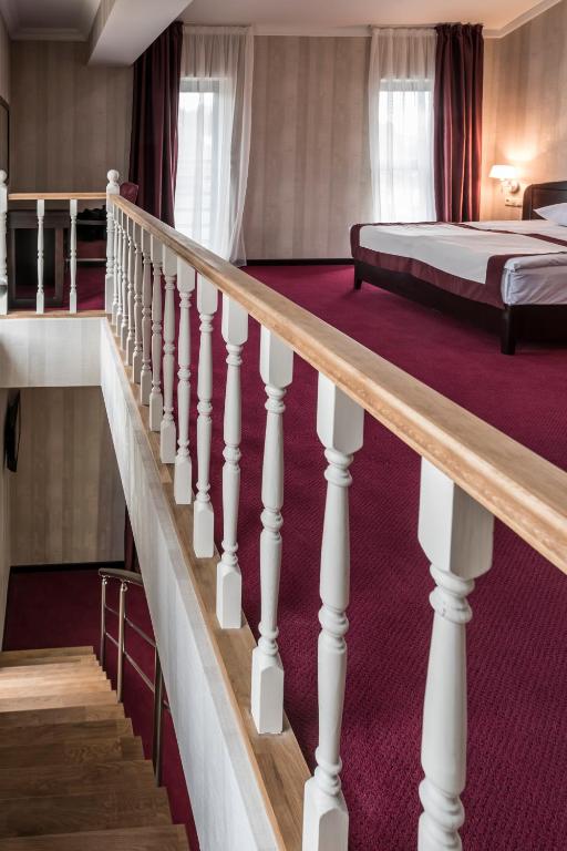 Postel nebo postele na pokoji v ubytování Kopala Tskneti Hotel