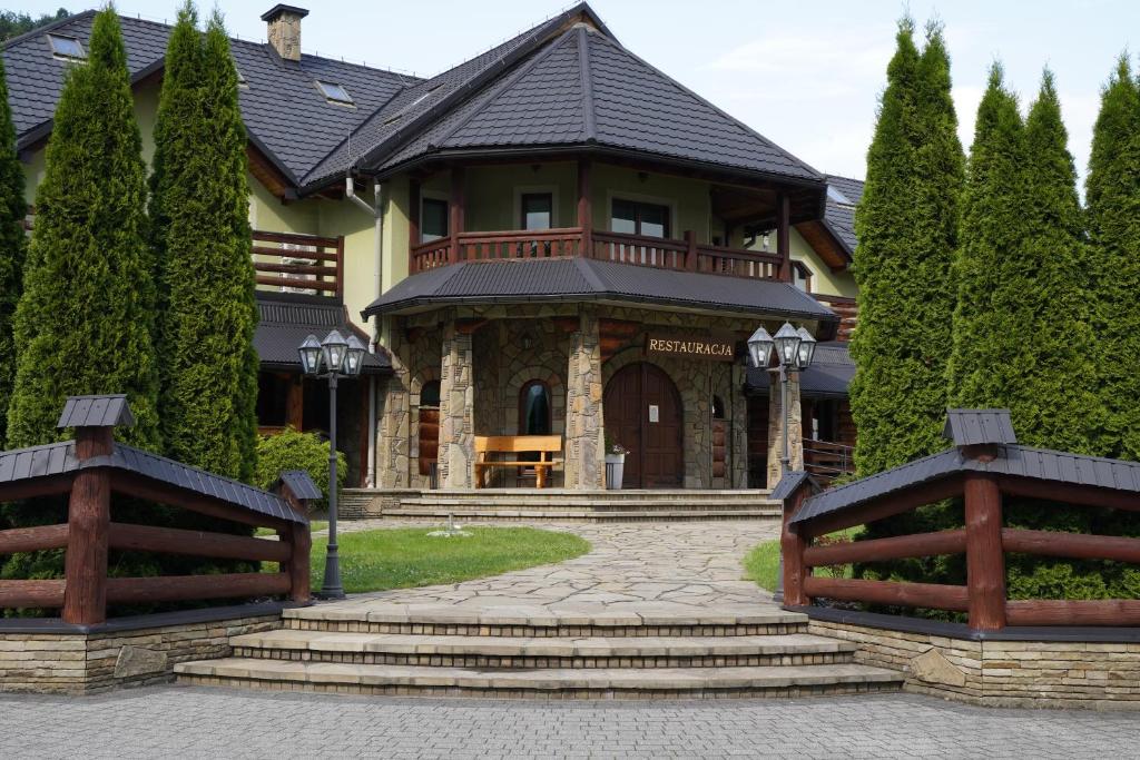 a house with a walkway in front of it at Zielona Przystań - Noclegi in Maków Podhalański