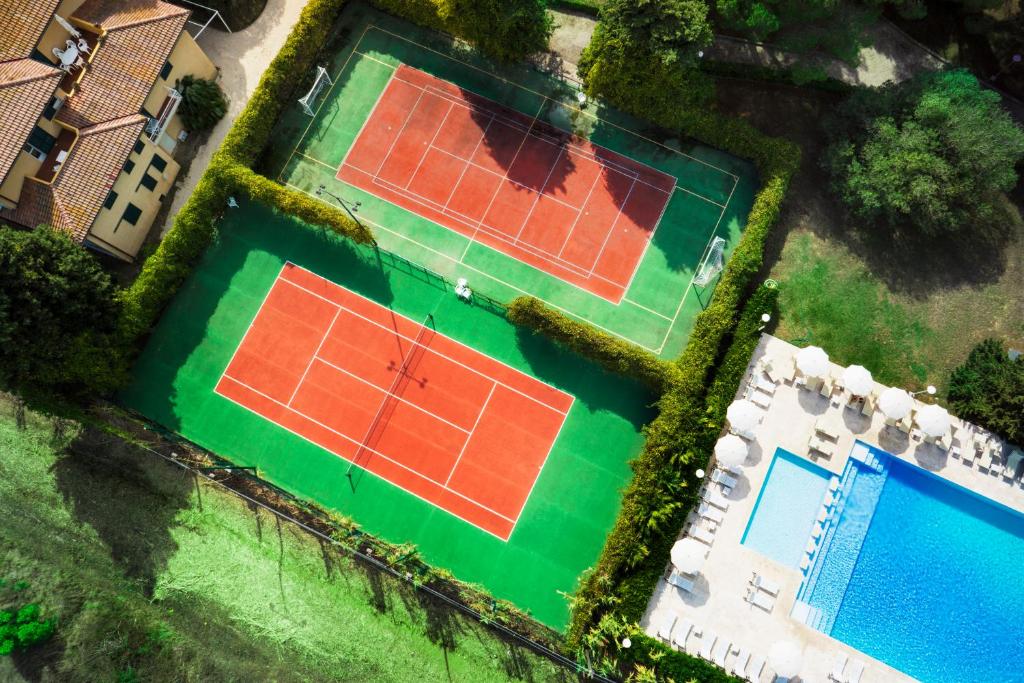 Bazén v ubytování Hotel Club Lacona nebo v jeho okolí