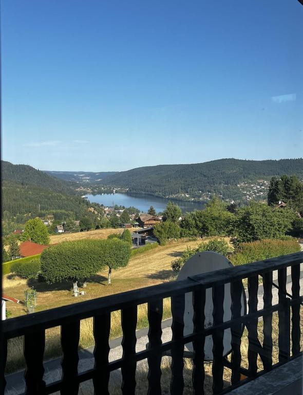 Les hauteurs du lac - independant apartment with panoramic lake views