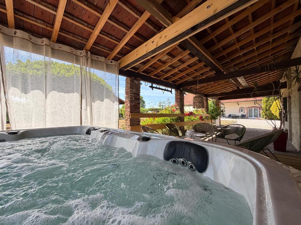 a jacuzzi tub in a house at gîte du bel étang in Commenailles