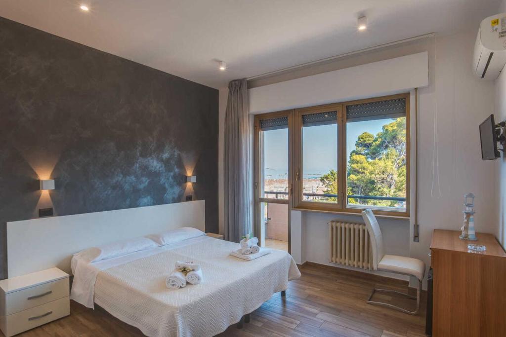 a hotel room with a bed and a window at Hotel IL MORO in Roseto degli Abruzzi