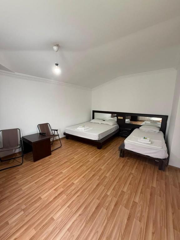 فضای داخلی Emilia Hotel Batumi Old Town در باتومی - تصویر ۳