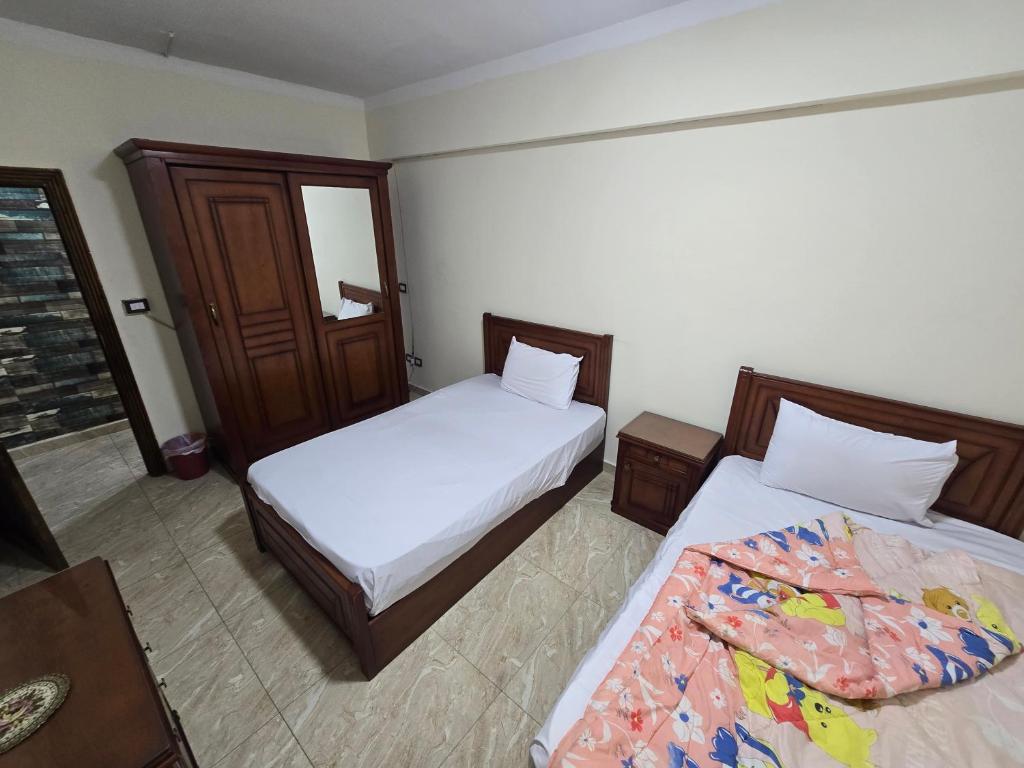 a bedroom with two beds and a window at Midpoint Panoramic View - Families Only in Alexandria