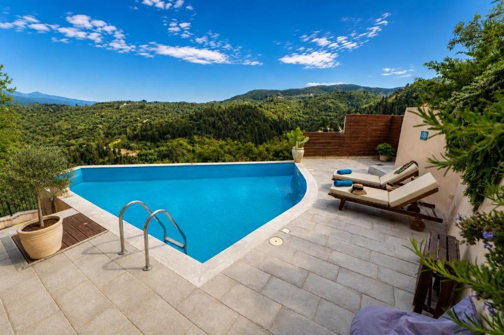 a swimming pool with a view of the mountains at Villa Alba in Apolpaina