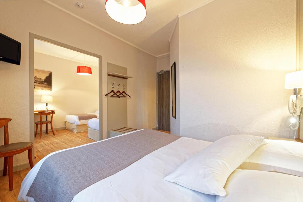 Contact Hôtel du Commerce et son restaurant Côte à Côte - Habitación Cuádruple