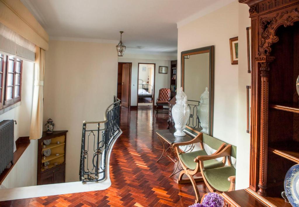 a living room with stairs and a table and chairs at Quinta Santo António in Sintra